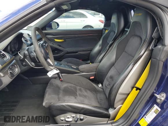 ✅ 2021 Porsche 718 Spyder • VIN: WP0CC2A8XMS240221 • Lot: 84006785. Wystawiony na Copart z przebiegiem 42 755 mil. Bezpłatny archiwum sprzedaży aukcyjnych z USA i szczegółowy raport historii pojazdu na DreamBid. Zdjęcie 7.