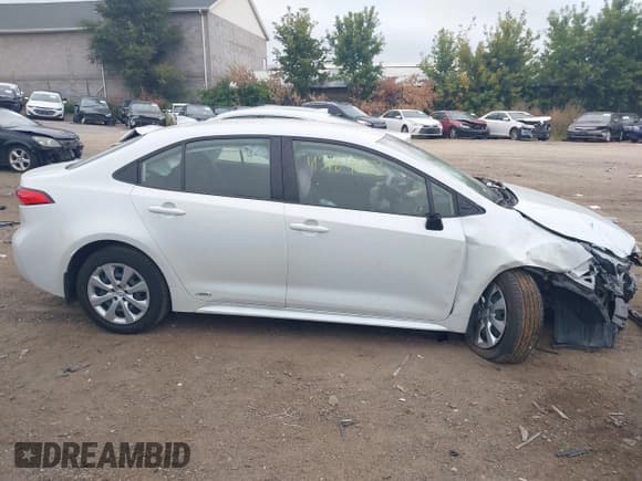 ✅ 2024 Toyota Corolla Hybrid SE • VIN: JTDBDMHE2RJ006037 • Lot: 43184032. Listed on IAAI with 20,050 mi. Free auction sales archive from the USA and detailed vehicle history report at DreamBid. Image 13.