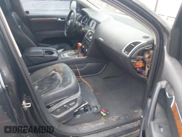 ✅ 2008 Audi Q7 Premium • VIN: WA1BV74L48D010147 • Lot: 42063353. Wystawiony na IAAI z przebiegiem 214 409 mil. Bezpłatny archiwum sprzedaży aukcyjnych z USA i szczegółowy raport historii pojazdu na DreamBid. Zdjęcie 5.