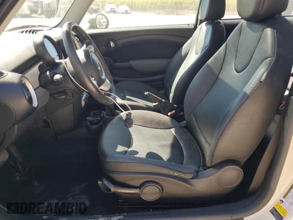 ✅ 2009 MINI Hardtop • VIN: WMWMF33579TW79914 • Lot: 84977505. Wystawiony na Copart z przebiegiem 119 188 mil. Bezpłatny archiwum sprzedaży aukcyjnych z USA i szczegółowy raport historii pojazdu na DreamBid. Zdjęcie 7.