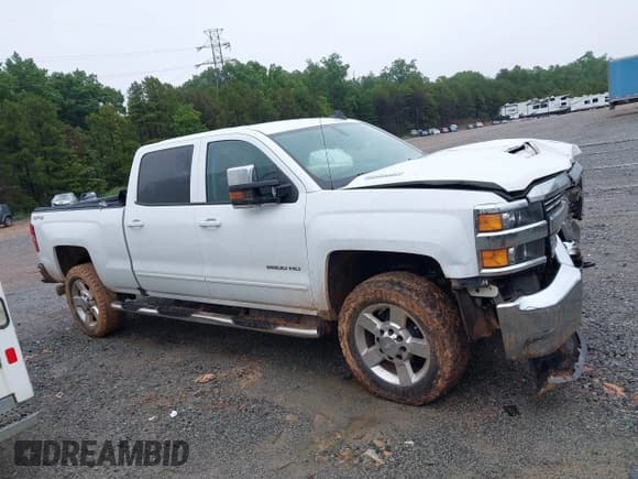 ✅ 2017 Chevrolet Silverado 2500HD LT • VIN: 1GC1KVEY4HF182790 • Lot: 42357385. Wystawiony na IAAI z przebiegiem 189 755 mil. Bezpłatny archiwum sprzedaży aukcyjnych z USA i szczegółowy raport historii pojazdu na DreamBid. Zdjęcie 13.
