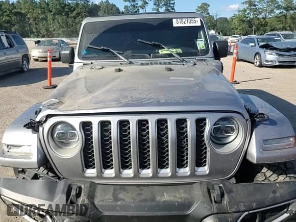 ✅ 2021 Jeep Wrangler Unlimited Sahara • VIN: 1C4JJXP69MW700977 • Lot: 81827055. Wystawiony na Copart z przebiegiem 84 926 mil. Bezpłatny archiwum sprzedaży aukcyjnych z USA i szczegółowy raport historii pojazdu na DreamBid. Zdjęcie 14.