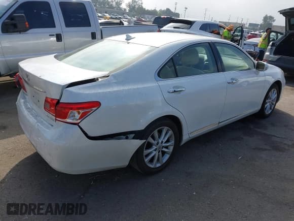 ✅ 2010 Lexus ES 330 • VIN: JTHBK1EG5A2361341 • Lot: 43306165. Wystawiony na IAAI z przebiegiem 95 689 mil. Bezpłatny archiwum sprzedaży aukcyjnych z USA i szczegółowy raport historii pojazdu na DreamBid. Zdjęcie 4.