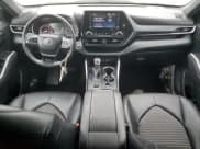 ✅ 2022 Toyota Highlander XSE • VIN: 5TDLZRAH9NS134196 • Lot: 86465285. Wystawiony na Copart z przebiegiem 12 522 mil. Bezpłatny archiwum sprzedaży aukcyjnych z USA i szczegółowy raport historii pojazdu na DreamBid. Zdjęcie 8.