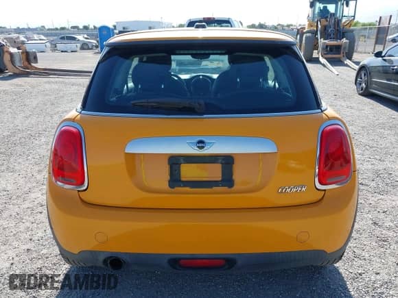 2014 MINI Hardtop with VIN WMWXM5C53ET934034, listed as a IAAI auction lot 42375051 with 73,046 mi miles and . Bid and sale history available at DreamBid. Image 17.