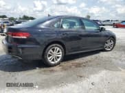 ✅ 2021 Volkswagen Passat S • VIN: 1VWAA7A38MC001174 • Lot: 70487915. Wystawiony na Copart z przebiegiem 62 396 mil. Bezpłatny archiwum sprzedaży aukcyjnych z USA i szczegółowy raport historii pojazdu na DreamBid. Zdjęcie 3.