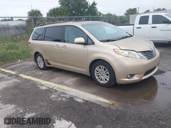✅ 2011 Toyota Sienna XLE • VIN: 5TDYK3DC2BS110339 • Lot: 43393623. Listed on IAAI with 218,183 mi. Free auction sales archive from the USA and detailed vehicle history report at DreamBid. Image 1.