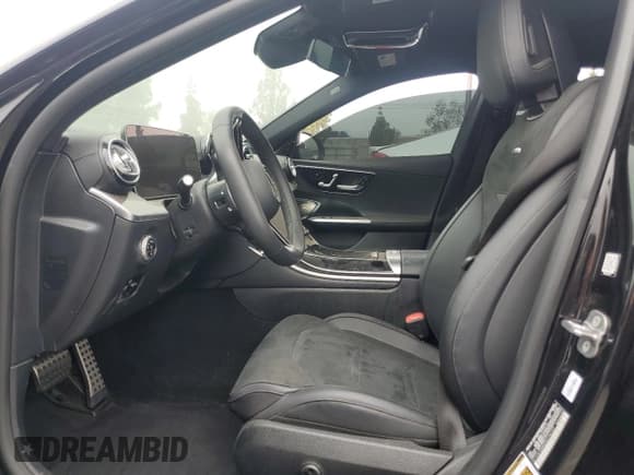 ✅ 2024 Mercedes-Benz C 63 S AMG E Performance • VIN: W1KAF8AB6RR236233 • Lot: 65636775. Wystawiony na Copart z przebiegiem 4 687 mil. Bezpłatny archiwum sprzedaży aukcyjnych z USA i szczegółowy raport historii pojazdu na DreamBid. Zdjęcie 7.