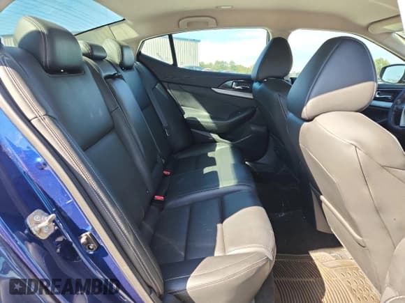 ✅ 2017 Nissan Maxima SL • VIN: 1N4AA6AP0HC421913 • Lot: 87433695. Listed on Copart with 42,806 mi. Free auction sales archive from the USA and detailed vehicle history report at DreamBid. Image 10.