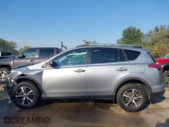✅ 2016 Toyota RAV4 XLE • VIN: 2T3WFREV3GW244166 • Lot: 43339083. Wystawiony na IAAI z przebiegiem 64 311 mil. Bezpłatny archiwum sprzedaży aukcyjnych z USA i szczegółowy raport historii pojazdu na DreamBid. Zdjęcie 14.