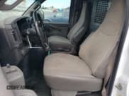 ✅ 2022 Chevrolet Express Cargo • VIN: 1GCWGAFP6N1206960 • Lot: 85593115. Wystawiony na Copart z przebiegiem 57 513 mil. Bezpłatny archiwum sprzedaży aukcyjnych z USA i szczegółowy raport historii pojazdu na DreamBid. Zdjęcie 7.