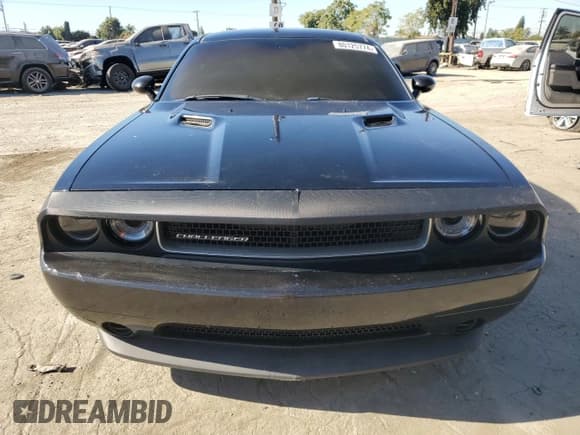 ✅ 2013 Dodge Challenger SXT • VIN: 2C3CDYAG1DH745079 • Lot: 80125774. Wystawiony na Copart z przebiegiem Nie podano. Bezpłatny archiwum sprzedaży aukcyjnych z USA i szczegółowy raport historii pojazdu na DreamBid. Zdjęcie 5.
