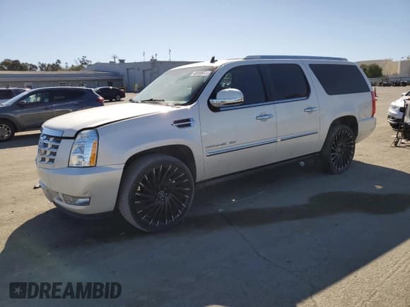 ✅ 2012 Cadillac Escalade ESV Luxury • VIN: 1GYS4HEF3CR204519 • Лот: 46680695. Опубликован ранее на Copart с пробегом 138 238 миль. Бесплатный доступ к архиву аукционных продаж из США и подробный отчёт об истории автомобиля на DreamBid. Изображение 1.