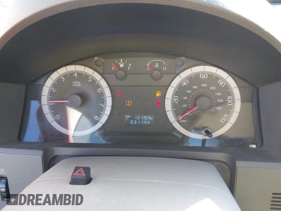 ✅ 2009 Ford Escape XLS • VIN: 1FMCU02749KB31375 • Lot: 43415502. Wystawiony na IAAI z przebiegiem 83 114 mil. Bezpłatny archiwum sprzedaży aukcyjnych z USA i szczegółowy raport historii pojazdu na DreamBid. Zdjęcie 7.