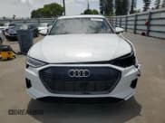 ✅ 2021 Audi e-tron Premium • VIN: WA1AAAGE2MB012681 • Лот: 62984765. Опубликован ранее на Copart с пробегом 24 331 миль. Бесплатный доступ к архиву аукционных продаж из США и подробный отчёт об истории автомобиля на DreamBid. Изображение 5.
