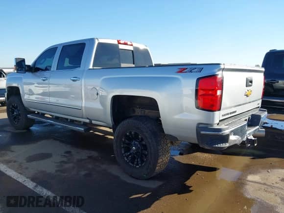 2018 Chevrolet Silverado 2500HD LTZ с VIN 1GC1KWEY6JF236568, выставлен на аукционе IAAI как лот 43462244 с пробегом 102 552 миль миль и . История ставок и продаж доступна на DreamBid. Изображение 3.