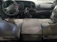 ✅ 2002 Dodge 2500 • VIN: 3B7KF23682M264814 • Lot: 86186845. Wystawiony na Copart z przebiegiem 282 713 mil. Bezpłatny archiwum sprzedaży aukcyjnych z USA i szczegółowy raport historii pojazdu na DreamBid. Zdjęcie 8.