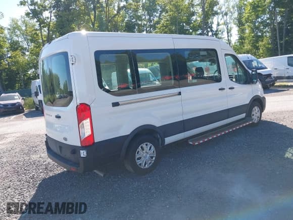 ✅ 2023 Ford Transit Passenger XL • VIN: 1FDAX2C85PKB53545 • Lot: 42693061. Wystawiony na IAAI z przebiegiem 11 734 mil. Bezpłatny archiwum sprzedaży aukcyjnych z USA i szczegółowy raport historii pojazdu na DreamBid. Zdjęcie 4.