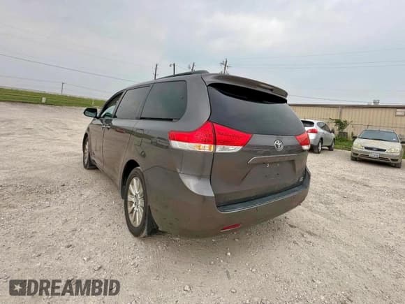 ✅ 2013 Toyota Sienna XLE • VIN: 5TDDK3DC1DS062365 • Lot: 57693395. Listed on Copart with 252,932 mi. Free auction sales archive from the USA and detailed vehicle history report at DreamBid. Image 3.