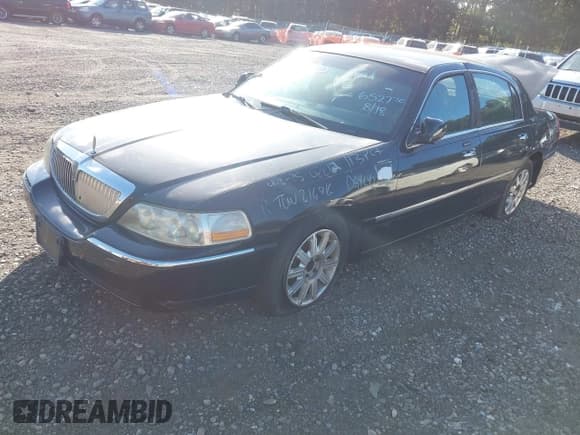✅ 2008 Lincoln Town Car Limited • VIN: 2LNHM82V58X652779 • Lot: 43349007. Listed on IAAI with Not provided. Free auction sales archive from the USA and detailed vehicle history report at DreamBid. Image 2.