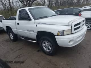 ✅ 2000 Dodge 1500 • VIN: 1B7HF16Z1YS570831 • Лот: 40977184. Размещён на IAAI с пробегом 202 354 миль миль. Получите бесплатный доступ к архиву аукционных продаж из США и посмотрите подробный отчёт об истории автомобиля на DreamBid. Изображение 1.