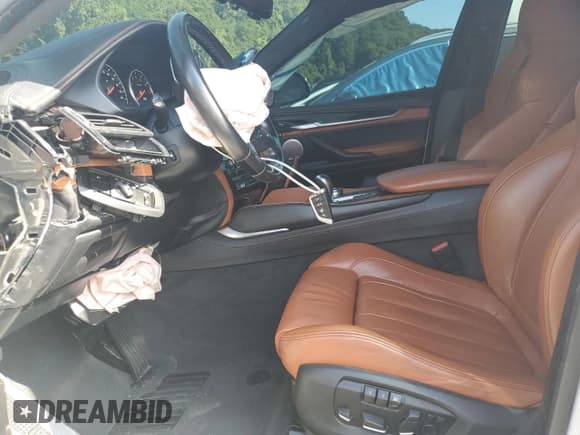 ✅ 2019 BMW X6 M • VIN: 5YMKW8C55K0Y75064 • Lot: 62724255. Listed on Copart with 39,327 mi. Free auction sales archive from the USA and detailed vehicle history report at DreamBid. Image 7.