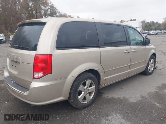 ✅ 2013 Dodge Grand Caravan SE • VIN: 2C4RDGBG6DR568862 • Lot: 43580409. Wystawiony na IAAI z przebiegiem 108 661 mil. Bezpłatny archiwum sprzedaży aukcyjnych z USA i szczegółowy raport historii pojazdu na DreamBid. Zdjęcie 4.