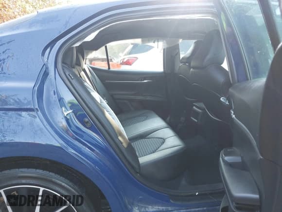 ✅ 2023 Toyota Camry SE • VIN: 4T1G11AK4PU181538 • Lot: 43330006. Wystawiony na IAAI z przebiegiem 39 768 mil. Bezpłatny archiwum sprzedaży aukcyjnych z USA i szczegółowy raport historii pojazdu na DreamBid. Zdjęcie 8.