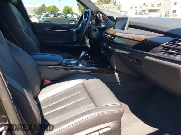 ✅ 2018 BMW X5 xDrive40e • VIN: 5UXKT0C54J0W03170 • Lot: 42654732. Wystawiony na IAAI z przebiegiem 70 145 mil. Bezpłatny archiwum sprzedaży aukcyjnych z USA i szczegółowy raport historii pojazdu na DreamBid. Zdjęcie 5.