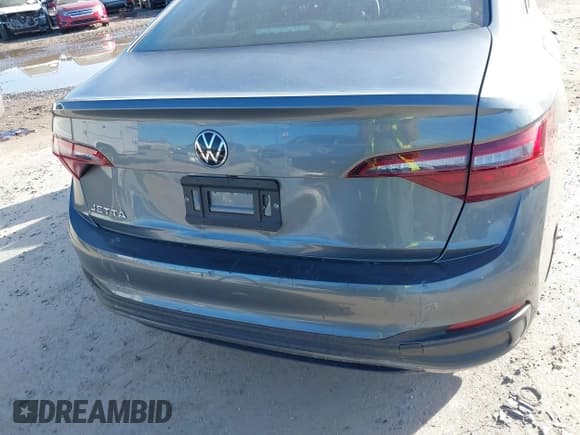 ✅ 2022 Volkswagen Jetta Sport • VIN: 3VWBM7BU1NM023357 • Lot: 38647076. Listed on IAAI with 7,596 mi. Free auction sales archive from the USA and detailed vehicle history report at DreamBid. Image 6.
