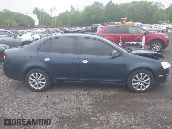 ✅ 2010 Volkswagen Jetta Limited Edition • VIN: 3VWAZ7AJ5AM155049 • Lot: 42276777. Listed on IAAI with 88,699 mi. Free auction sales archive from the USA and detailed vehicle history report at DreamBid. Image 13.