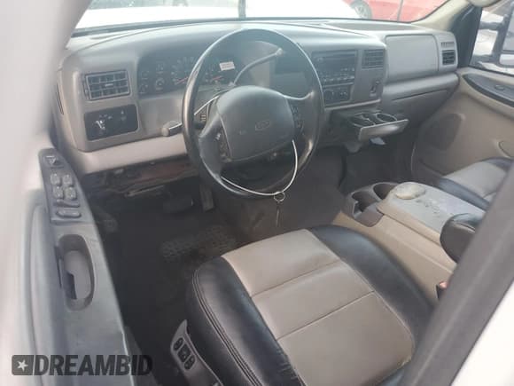 ✅ 2001 Ford F-250 XL • VIN: 1FTNW20F81EB73953 • Lot: 76877774. Wystawiony na Copart z przebiegiem 506 565 mil. Bezpłatny archiwum sprzedaży aukcyjnych z USA i szczegółowy raport historii pojazdu na DreamBid. Zdjęcie 8.