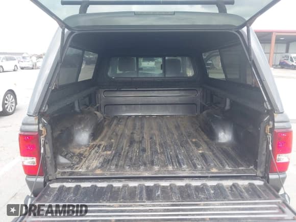 ✅ 2011 Ford Ranger XLT • VIN: 1FTLR4FE5BPA06707 • Lot: 42506335. Wystawiony na IAAI z przebiegiem 127 198 mil. Bezpłatny archiwum sprzedaży aukcyjnych z USA i szczegółowy raport historii pojazdu na DreamBid. Zdjęcie 17.