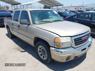 2007 GMC Sierra 1500 SL with VIN 2GTEC13V971137639, listed as a IAAI auction lot 42395457 with 231,640 mi miles and . Bid and sale history available at DreamBid. Image 1.