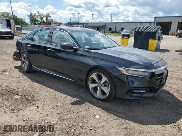 ✅ 2018 Honda Accord Touring • VIN: 1HGCV2F96JA042797 • Lot: 70302845. Listed on Copart with 65,510 mi. Free auction sales archive from the USA and detailed vehicle history report at DreamBid. Image 4.