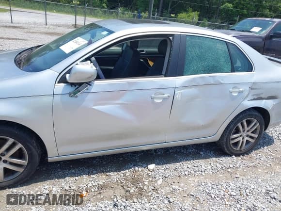 ✅ 2006 Volkswagen Jetta 2.5L • VIN: 3VWSG71K26M624575 • Лот: 42184114. Опубликован ранее на IAAI с пробегом 164 182 миль. Бесплатный доступ к архиву аукционных продаж из США и подробный отчёт об истории автомобиля на DreamBid. Изображение 6.