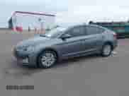 2020 Hyundai Elantra SE z VIN 5NPD74LF8LH526923, wystawiony jako IAAI lot #42728002 z przebiegiem 79 000 mil mil oraz . Historia ofert i sprzedaży dostępna na DreamBid. Obrazek 6.