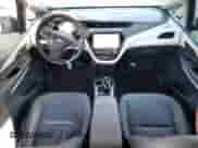 2020 Chevrolet Bolt EV Premier z VIN 1G1FZ6S04L4112001, wystawiony jako Copart lot #42660994 z przebiegiem 33 147 mil mil oraz . Historia ofert i sprzedaży dostępna na DreamBid. Obrazek 8.