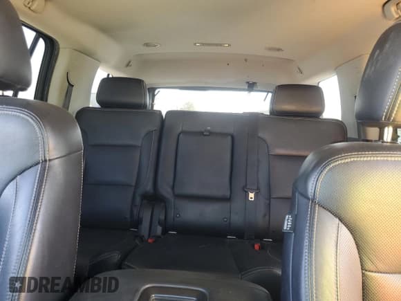 ✅ 2019 Chevrolet Tahoe LS • VIN: 1GNSCAKC6KR230757 • Lot: 72027705. Wystawiony na Copart z przebiegiem 82 004 mil. Bezpłatny archiwum sprzedaży aukcyjnych z USA i szczegółowy raport historii pojazdu na DreamBid. Zdjęcie 10.