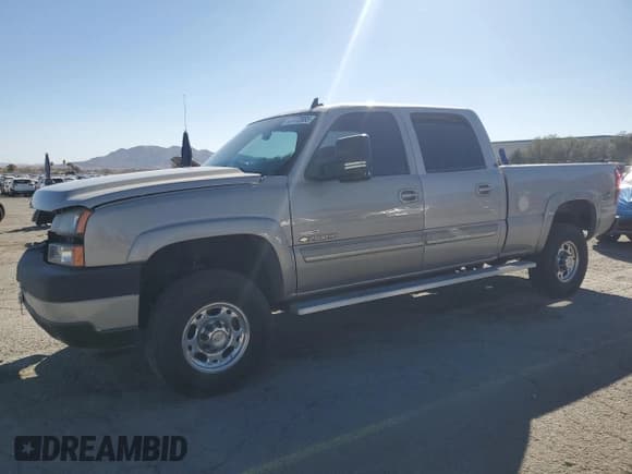 ✅ 2006 Chevrolet Silverado 2500HD LT2 • VIN: 1GCHK23D46F200540 • Lot: 47072885. Wystawiony na Copart z przebiegiem 160 542 mil. Bezpłatny archiwum sprzedaży aukcyjnych z USA i szczegółowy raport historii pojazdu na DreamBid. Zdjęcie 1.