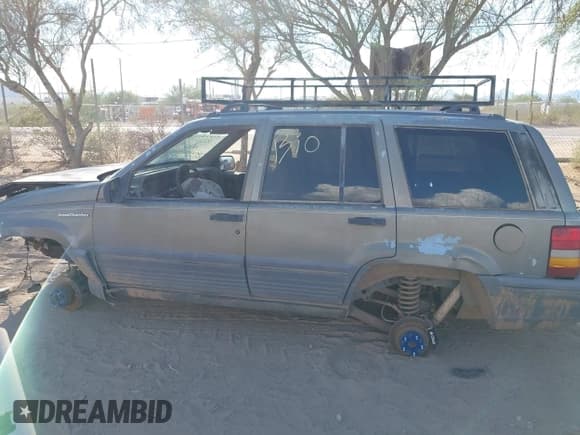 ✅ 1995 Jeep Grand Cherokee Laredo • VIN: 1J4GZ58S9SC569349 • Lot: 43305892. Listed on IAAI with 209,279 mi. Free auction sales archive from the USA and detailed vehicle history report at DreamBid. Image 13.