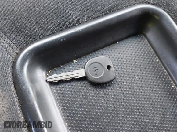 ✅ 2001 Chevrolet Silverado 1500 LS • VIN: 1GCEK19T51E126281 • Лот: 43669426. Опубликован ранее на IAAI с пробегом 171 000 миль. Бесплатный доступ к архиву аукционных продаж из США и подробный отчёт об истории автомобиля на DreamBid. Изображение 11.