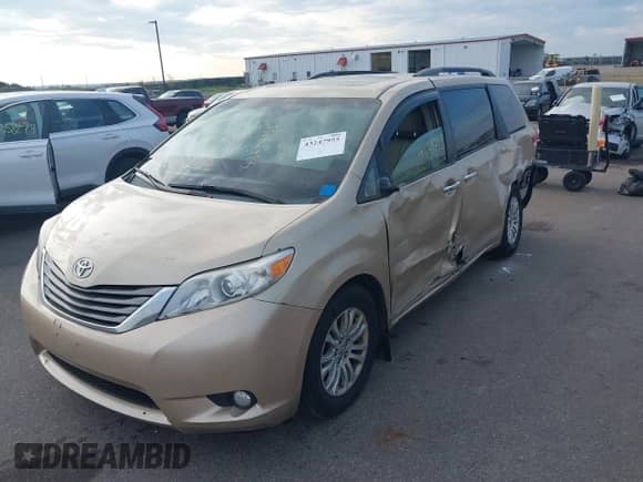 2011 Toyota Sienna XLE AAS with VIN 5TDYK3DC2BS122538, listed as a IAAI auction lot 43247955 with 238,815 mi miles and . Bid and sale history available at DreamBid. Image 17.