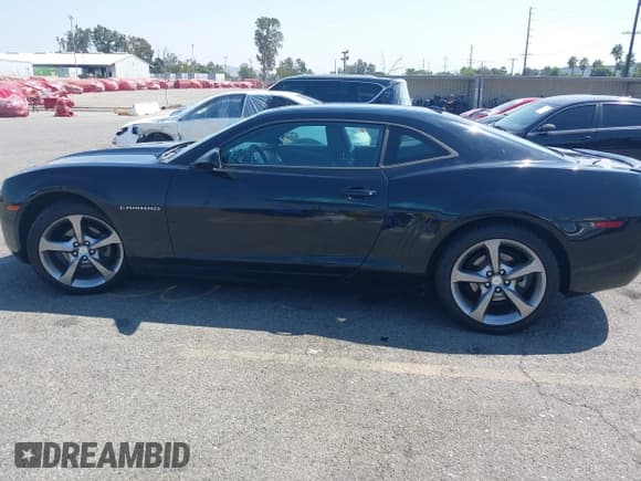 ✅ 2013 Chevrolet Camaro LT • VIN: 2G1FC1E38D9124385 • Lot: 43013478. Wystawiony na IAAI z przebiegiem 128 710 mil. Bezpłatny archiwum sprzedaży aukcyjnych z USA i szczegółowy raport historii pojazdu na DreamBid. Zdjęcie 14.
