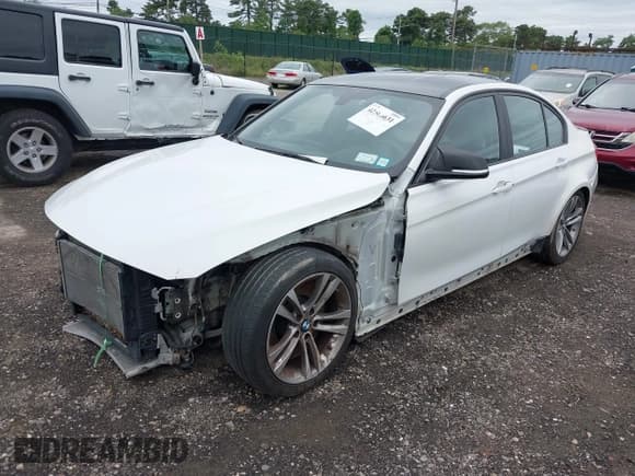 ✅ 2018 BMW M3 • VIN: WBS8M9C51J5K99563 • Lot: 42566631. Wystawiony na IAAI z przebiegiem 124 091 mil. Bezpłatny archiwum sprzedaży aukcyjnych z USA i szczegółowy raport historii pojazdu na DreamBid. Zdjęcie 2.