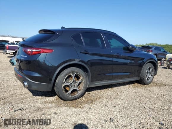 ✅ 2018 Alfa Romeo Stelvio Sport • VIN: ZASFAKPN8J7B61085 • Lot: 80391095. Wystawiony na Copart z przebiegiem 106 113 mil. Bezpłatny archiwum sprzedaży aukcyjnych z USA i szczegółowy raport historii pojazdu na DreamBid. Zdjęcie 3.