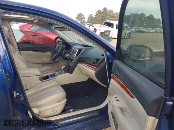 ✅ 2010 Subaru Legacy Limited Moon • VIN: 4S3BMBK69A3217847 • Lot: 43722513. Wystawiony na IAAI z przebiegiem 261 492 mil. Bezpłatny archiwum sprzedaży aukcyjnych z USA i szczegółowy raport historii pojazdu na DreamBid. Zdjęcie 5.