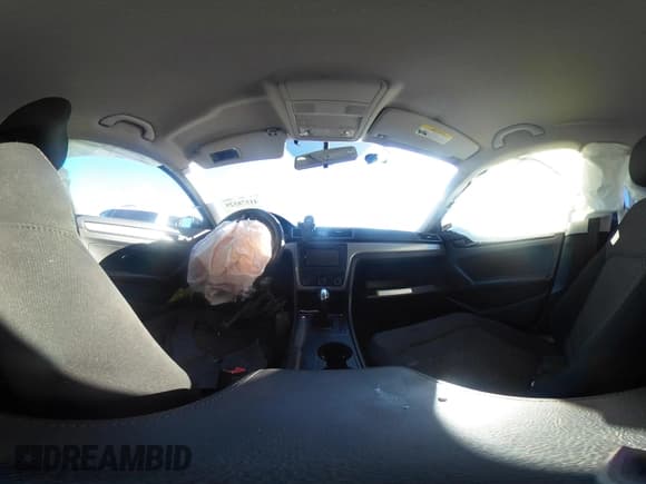 ✅ 2015 Volkswagen Passat S • VIN: 1VWAT7A34FC044696 • Lot: 41578529. Wystawiony na IAAI z przebiegiem 98 856 mil. Bezpłatny archiwum sprzedaży aukcyjnych z USA i szczegółowy raport historii pojazdu na DreamBid. Zdjęcie 18.