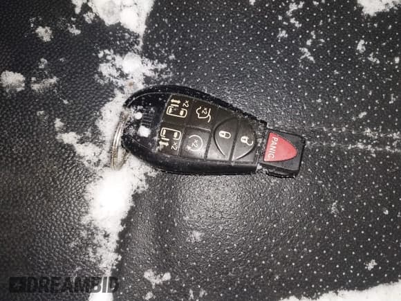 ✅ 2016 Chrysler Town & Country Touring L Anniversary Edition • VIN: 2C4RC1CG3GR104303 • Лот: 41606629. Опубликован ранее на IAAI с пробегом 152 748 миль. Бесплатный доступ к архиву аукционных продаж из США и подробный отчёт об истории автомобиля на DreamBid. Изображение 11.