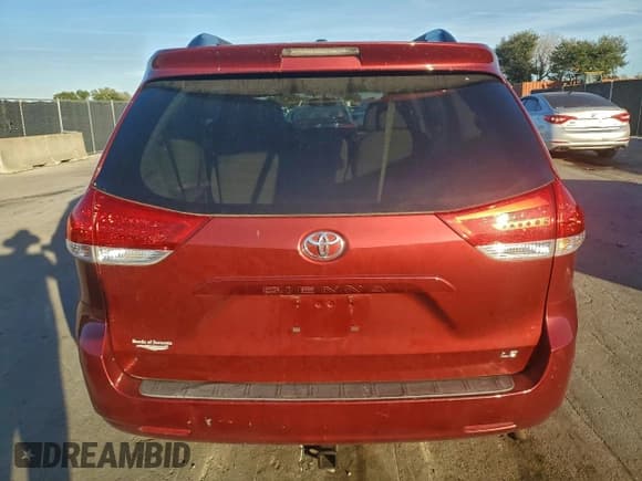 ✅ 2012 Toyota Sienna LE • VIN: 5TDKK3DC2CS193746 • Lot: 95155755. Wystawiony na Copart z przebiegiem 178 176 mil. Bezpłatny archiwum sprzedaży aukcyjnych z USA i szczegółowy raport historii pojazdu na DreamBid. Zdjęcie 6.